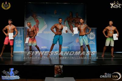 Men's physique Qualification category